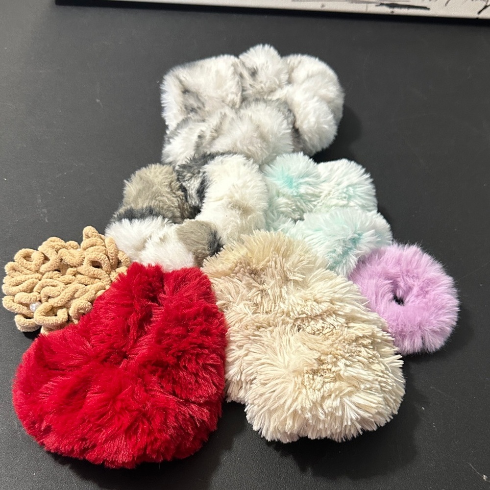 Set of 7 fur hair scrunchies